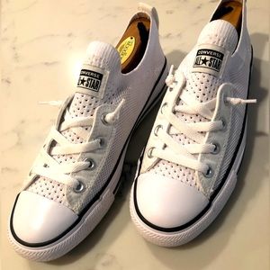 Converse Womens Chuck Taylor Shoreline, size US 8.5, white with black detail